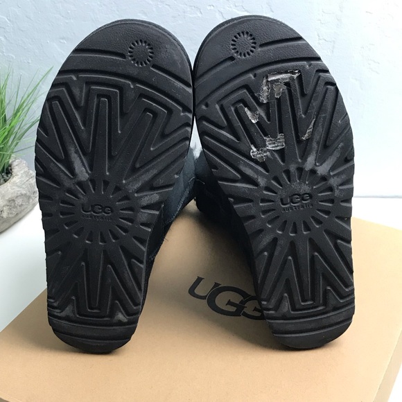 Ugg Bailey Button Black 7